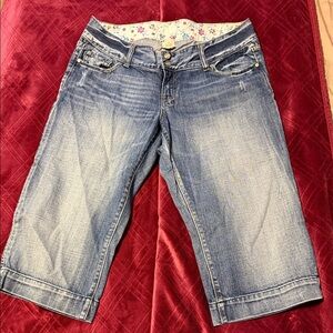 Maurices Light Midwash Denim Capris with Floral Waistband